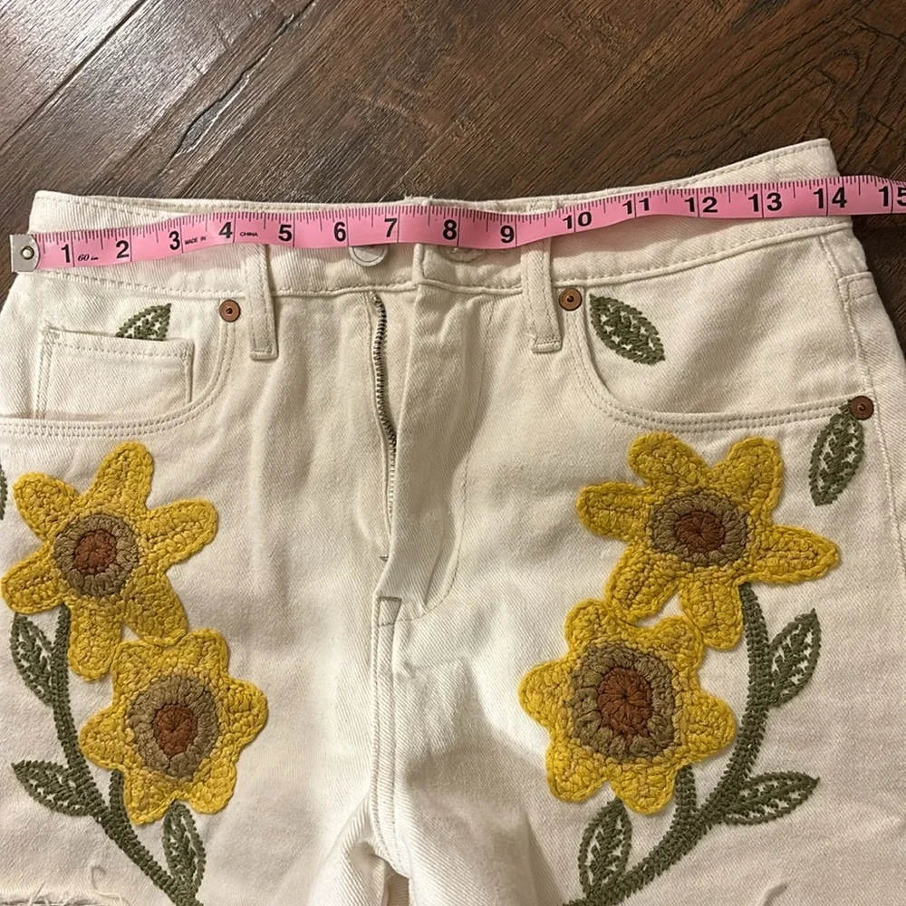 Blank NYC Women's Embroidered High Rise Denim Shorts - Picture 6 of 7